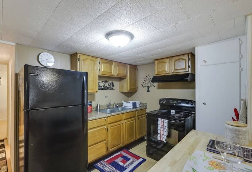 Fire Pit & Fall Foliage Views: Kentucky Mtn Home!