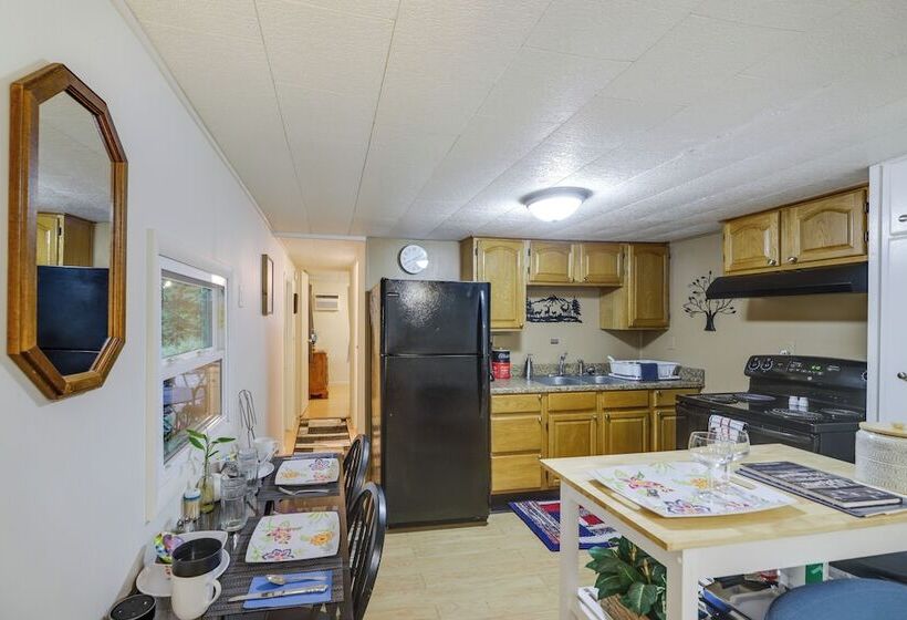 Fire Pit & Fall Foliage Views: Kentucky Mtn Home!