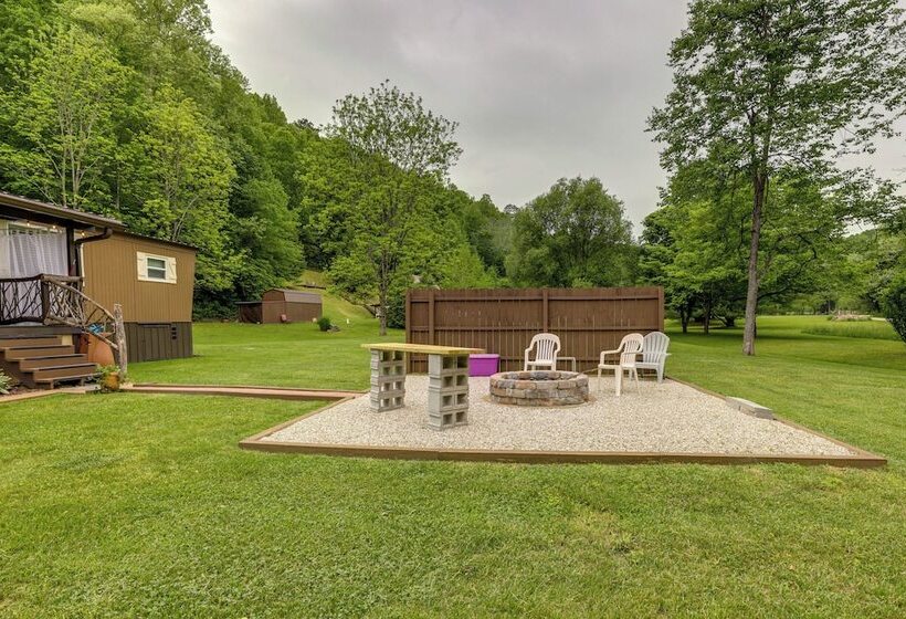Fire Pit & Fall Foliage Views: Kentucky Mtn Home!