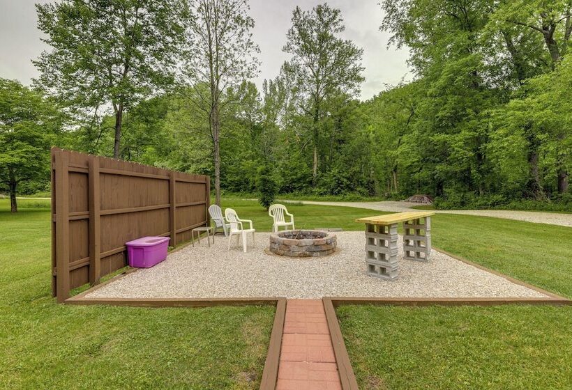 Fire Pit & Fall Foliage Views: Kentucky Mtn Home!