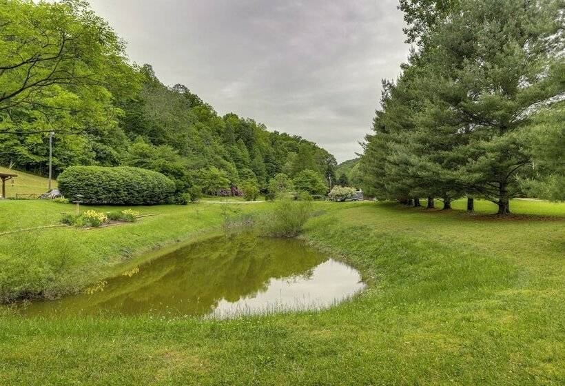 Fire Pit & Fall Foliage Views: Kentucky Mtn Home!