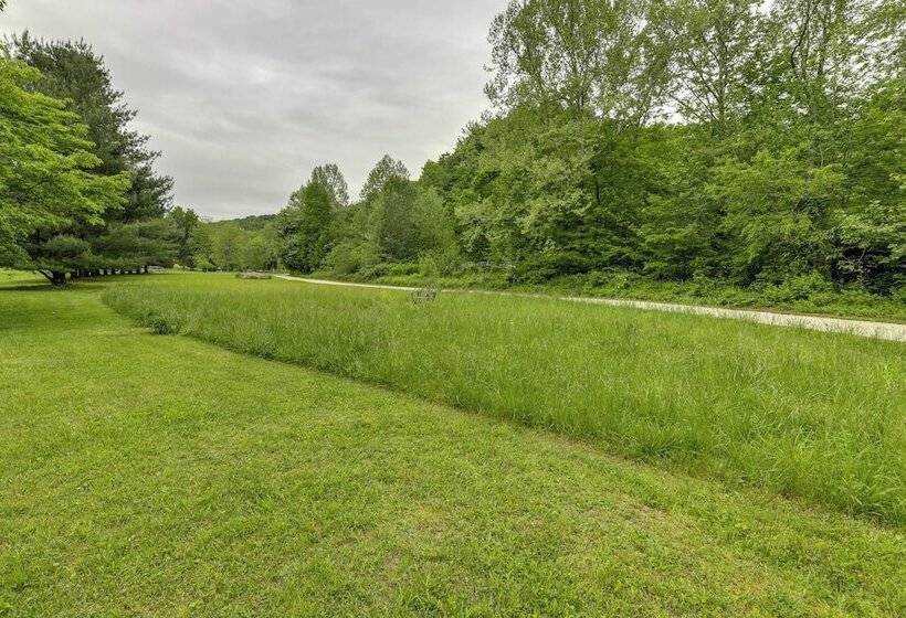Fire Pit & Fall Foliage Views: Kentucky Mtn Home!