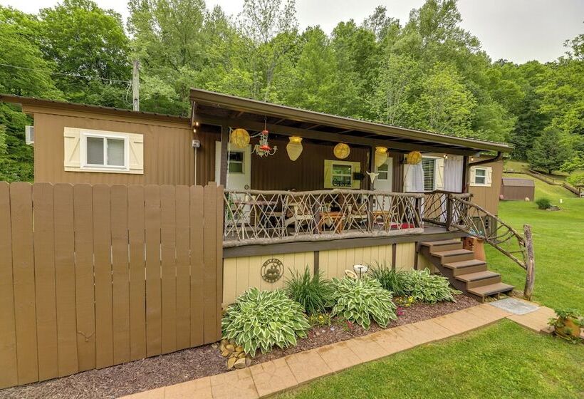 Fire Pit & Fall Foliage Views: Kentucky Mtn Home!