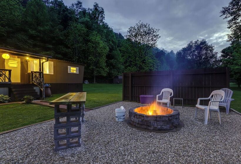 Fire Pit & Fall Foliage Views: Kentucky Mtn Home!