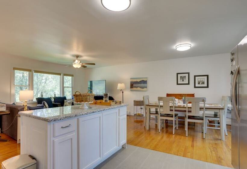 Kiamesha Lake Home W/ Deck: 4 Mi To Resorts World!