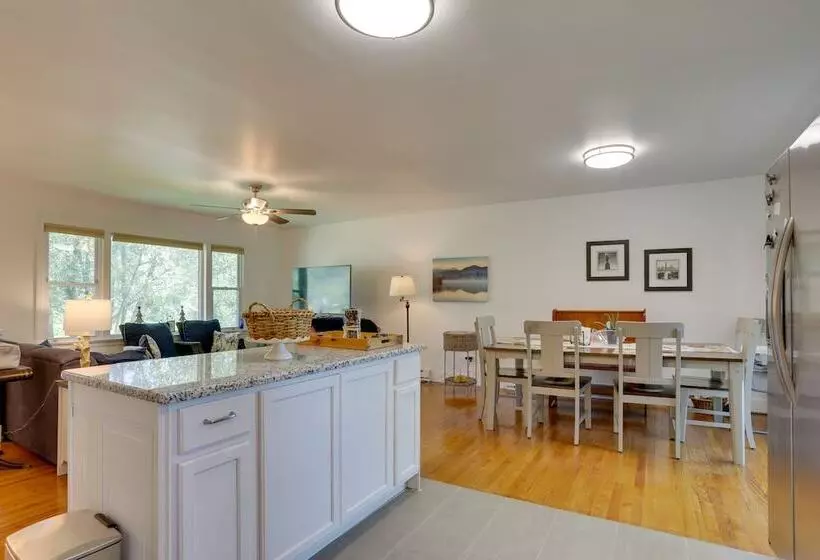 Kiamesha Lake Home W/ Deck: 4 Mi To Resorts World!