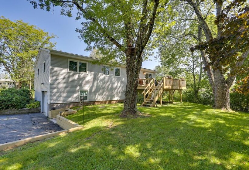 Kiamesha Lake Home W/ Deck: 4 Mi To Resorts World!