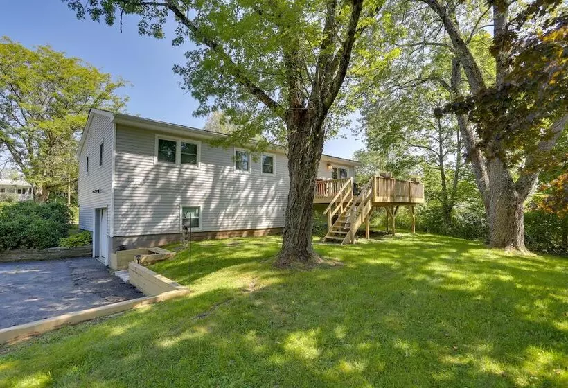 Kiamesha Lake Home W/ Deck: 4 Mi To Resorts World!