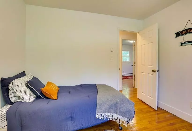 Kiamesha Lake Home W/ Deck: 4 Mi To Resorts World!