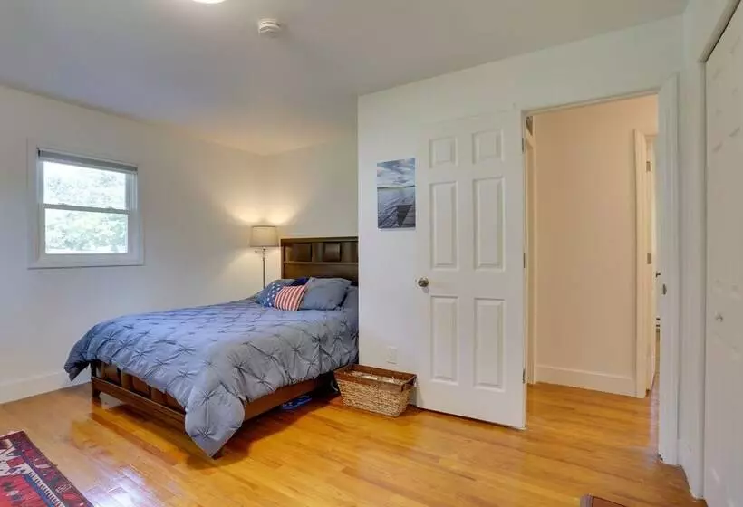 Kiamesha Lake Home W/ Deck: 4 Mi To Resorts World!