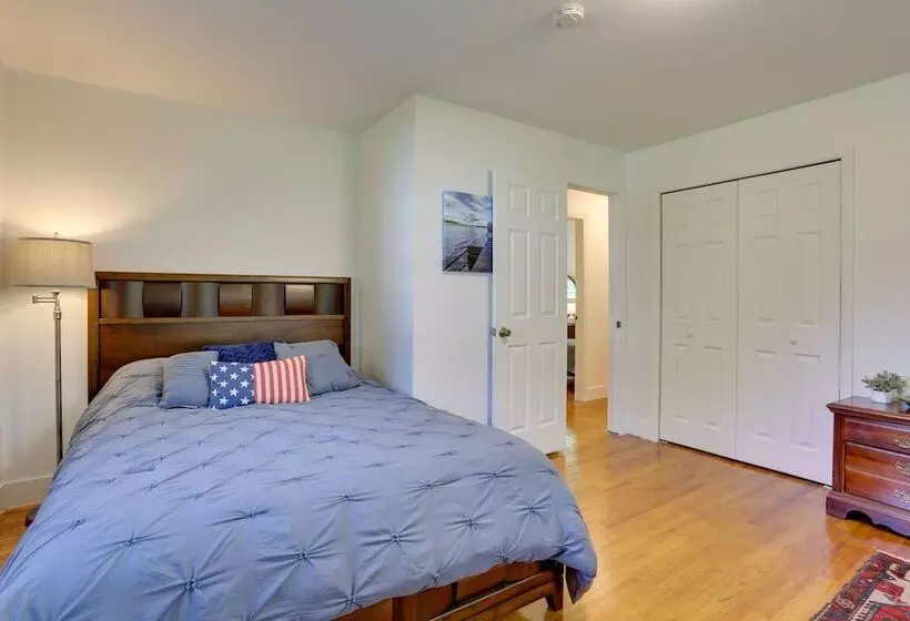 Kiamesha Lake Home W/ Deck: 4 Mi To Resorts World!