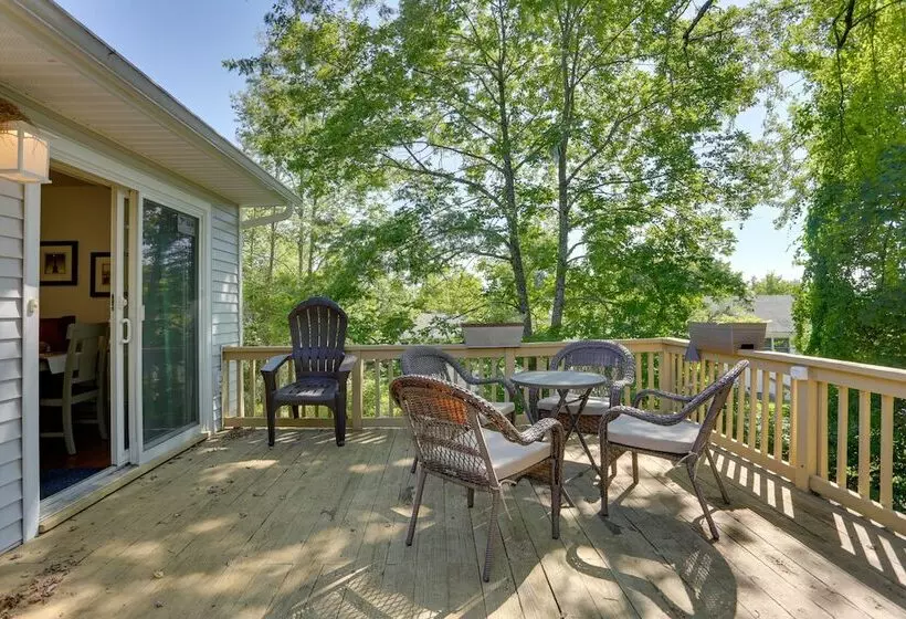 Kiamesha Lake Home W/ Deck: 4 Mi To Resorts World!