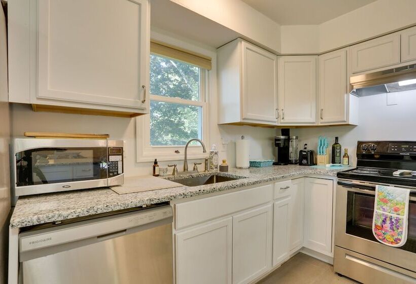 Kiamesha Lake Home W/ Deck: 4 Mi To Resorts World!