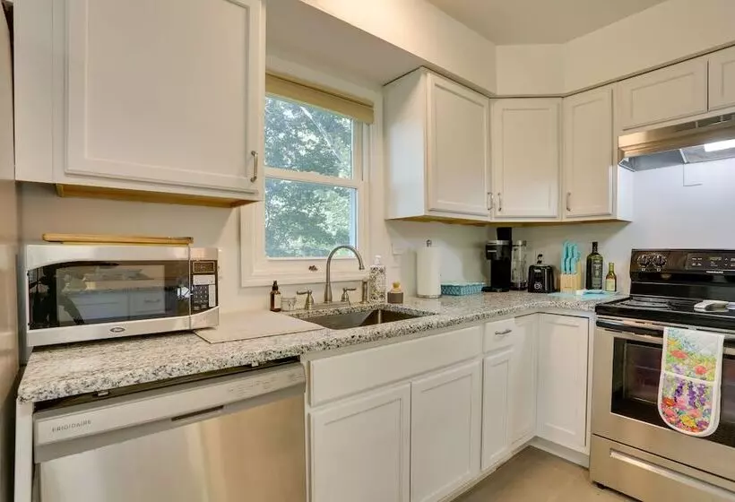 Kiamesha Lake Home W/ Deck: 4 Mi To Resorts World!