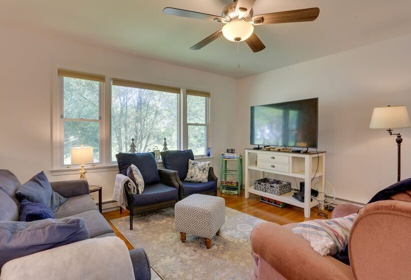 Kiamesha Lake Home W/ Deck: 4 Mi To Resorts World!