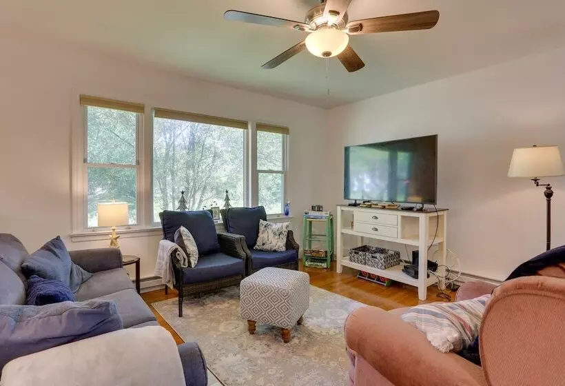 Kiamesha Lake Home W/ Deck: 4 Mi To Resorts World!