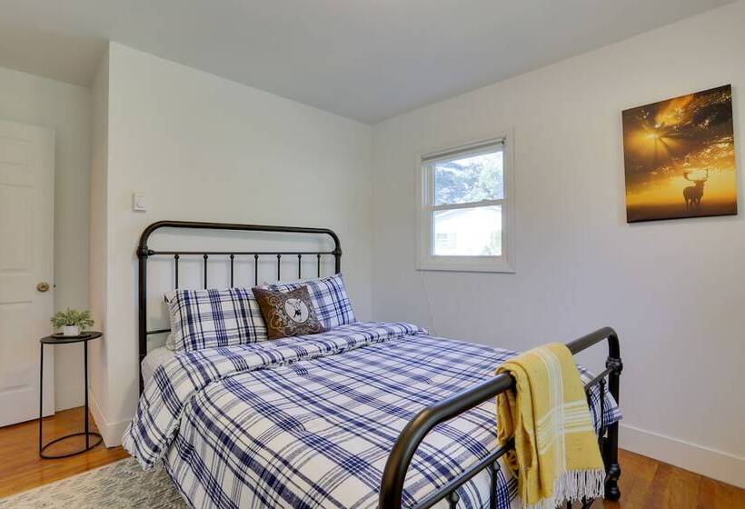 Kiamesha Lake Home W/ Deck: 4 Mi To Resorts World!