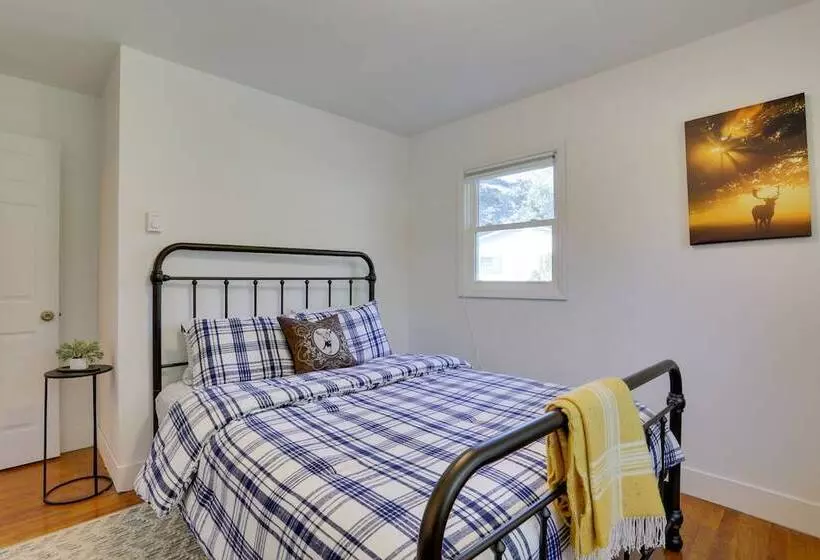 Kiamesha Lake Home W/ Deck: 4 Mi To Resorts World!