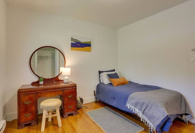 Kiamesha Lake Home W/ Deck: 4 Mi To Resorts World!