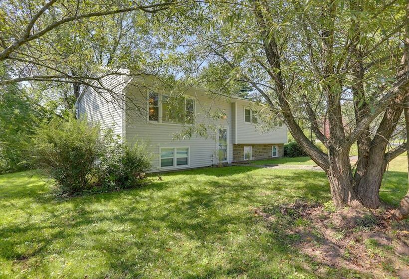 Kiamesha Lake Home W/ Deck: 4 Mi To Resorts World!