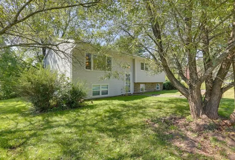 Kiamesha Lake Home W/ Deck: 4 Mi To Resorts World!