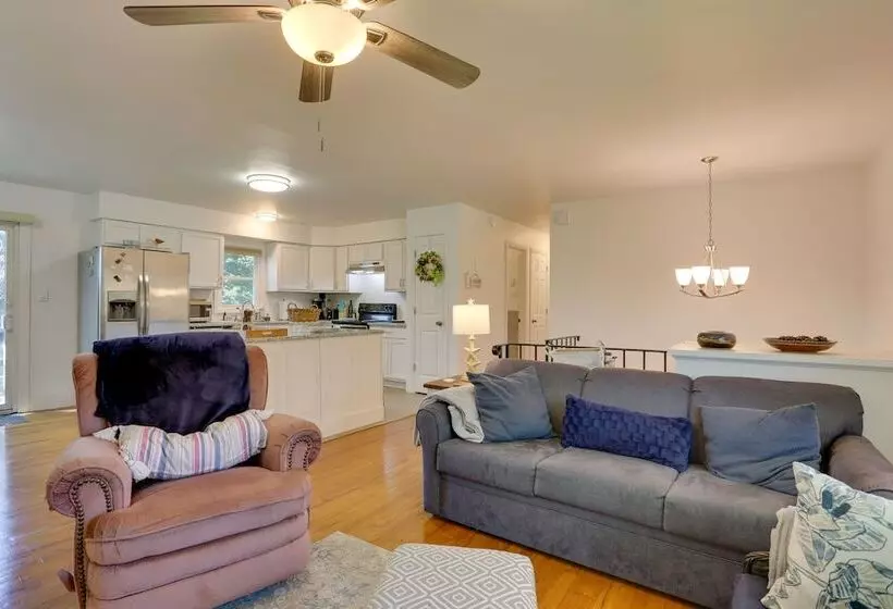 Kiamesha Lake Home W/ Deck: 4 Mi To Resorts World!