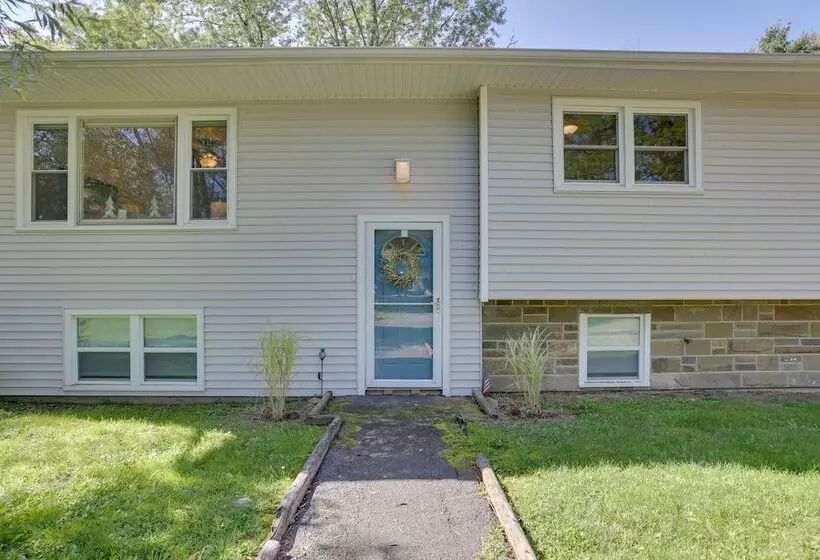 Kiamesha Lake Home W/ Deck: 4 Mi To Resorts World!