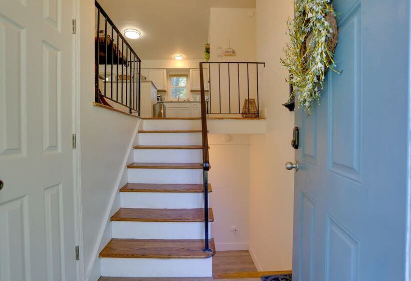 Kiamesha Lake Home W/ Deck: 4 Mi To Resorts World!