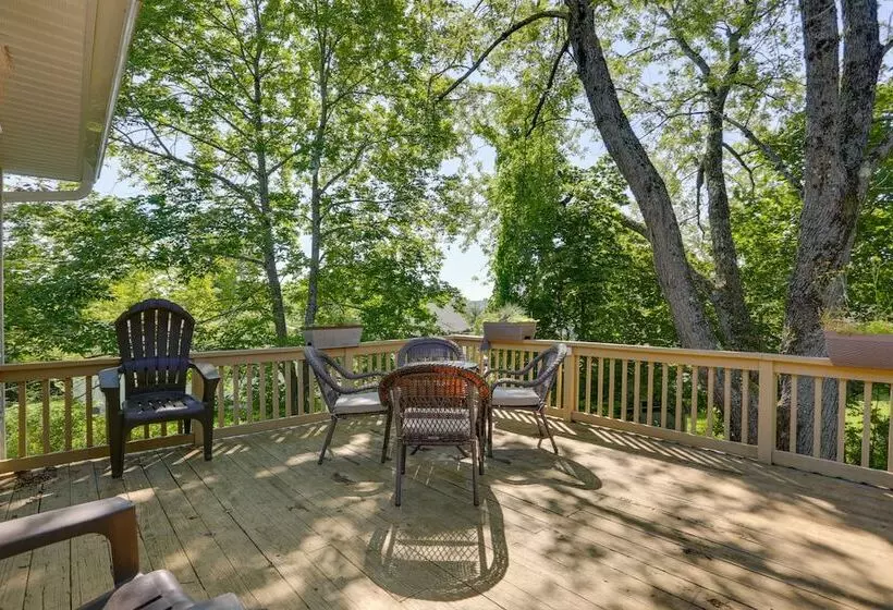 Kiamesha Lake Home W/ Deck: 4 Mi To Resorts World!