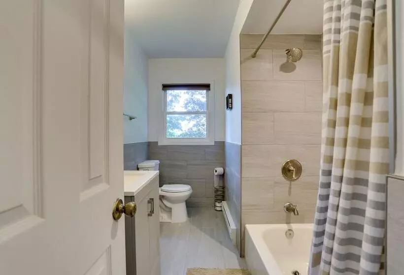 Kiamesha Lake Home W/ Deck: 4 Mi To Resorts World!