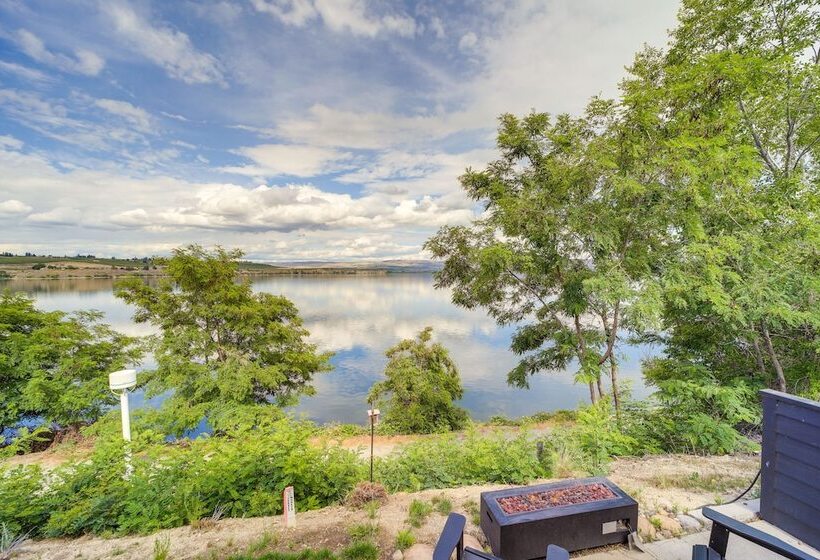 Lakefront Brewster Home W/ Yard Games & Hot Tub!