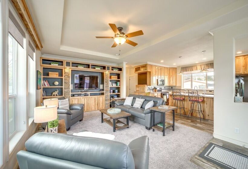 Lakefront Brewster Home W/ Yard Games & Hot Tub!