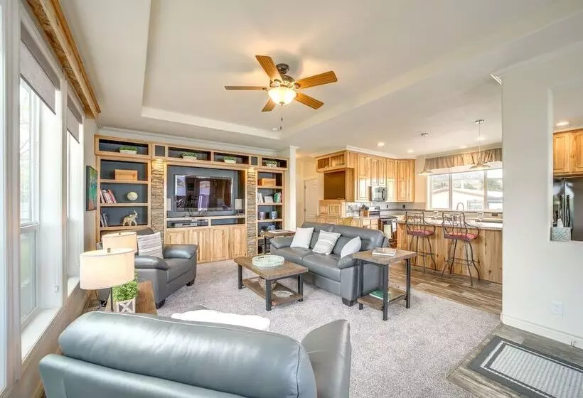 Lakefront Brewster Home W/ Yard Games & Hot Tub!