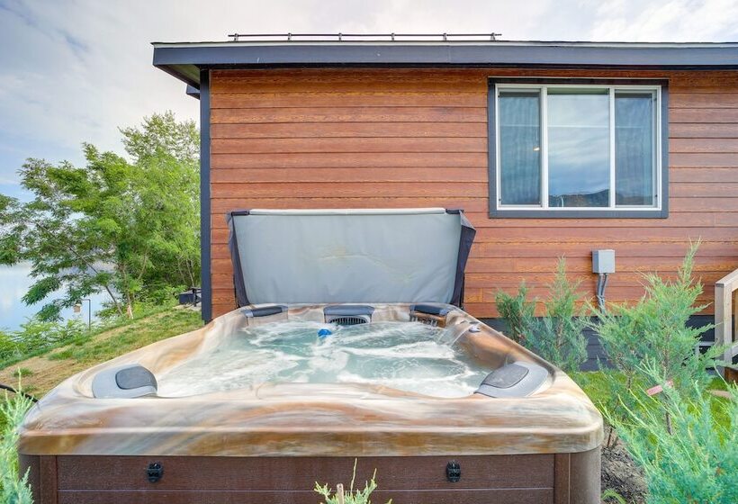 Lakefront Brewster Home W/ Yard Games & Hot Tub!