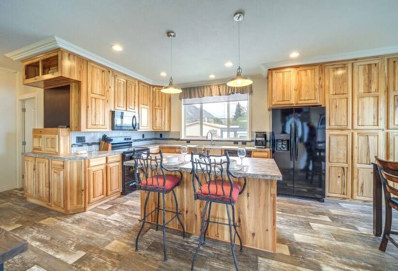 Lakefront Brewster Home W/ Yard Games & Hot Tub!