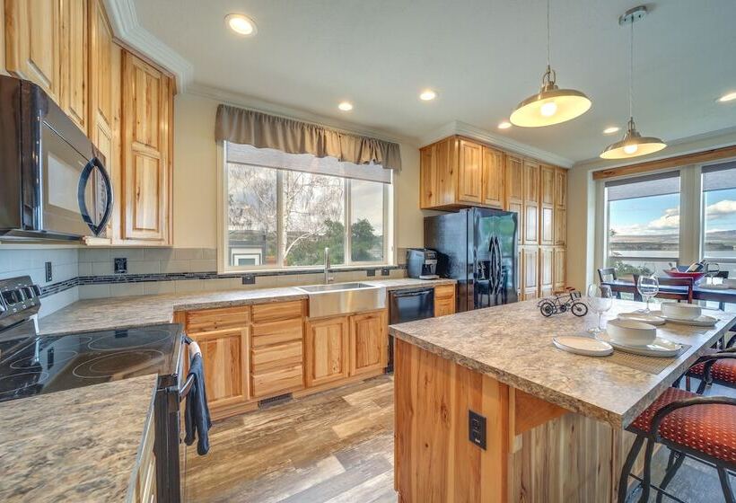 Lakefront Brewster Home W/ Yard Games & Hot Tub!