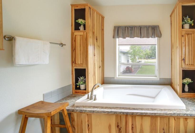 Lakefront Brewster Home W/ Yard Games & Hot Tub!