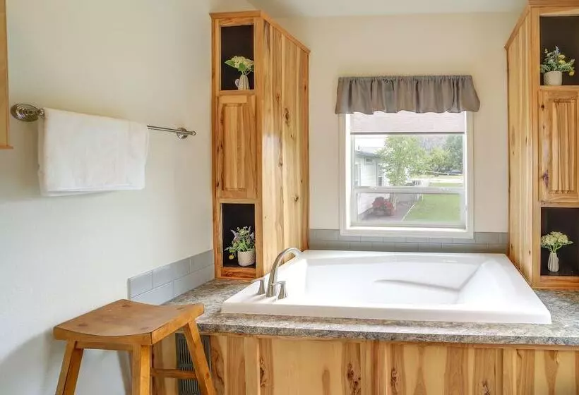 Lakefront Brewster Home W/ Yard Games & Hot Tub!