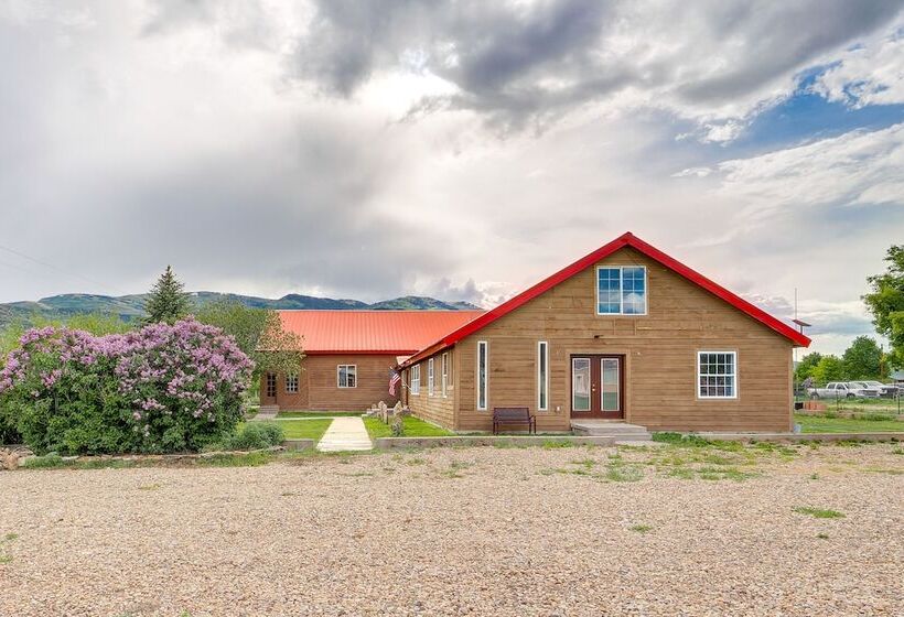 Rural Mountain View Home Near Hiking + Off Roading
