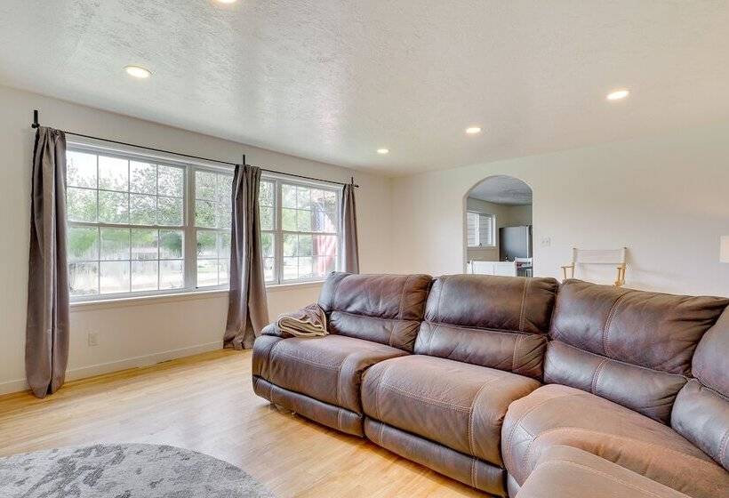 Rural Mountain View Home Near Hiking + Off Roading