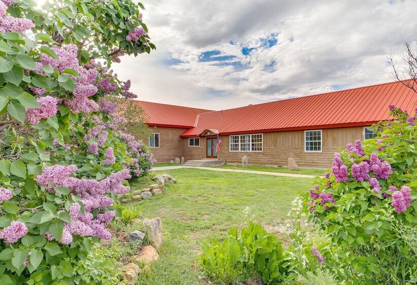 Rural Mountain View Home Near Hiking + Off Roading