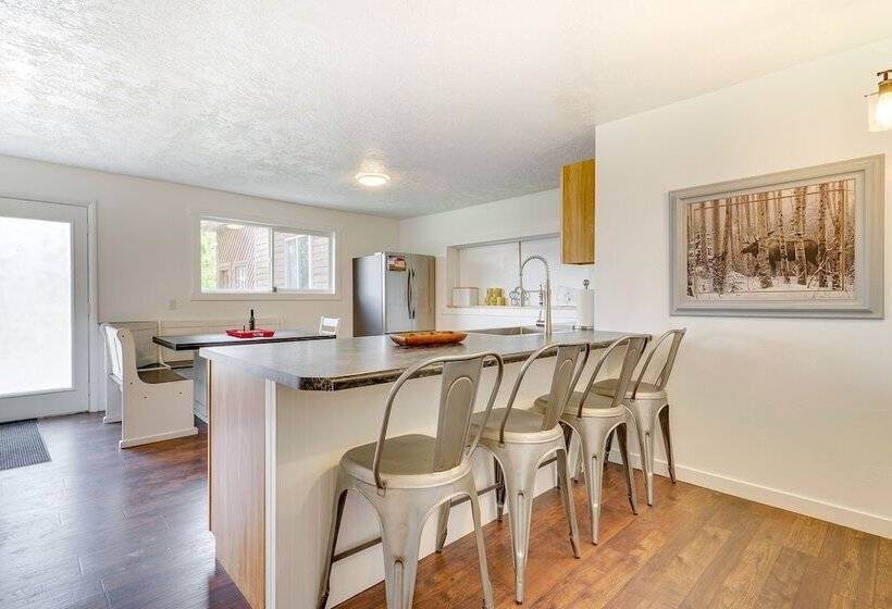 Rural Mountain View Home Near Hiking + Off Roading