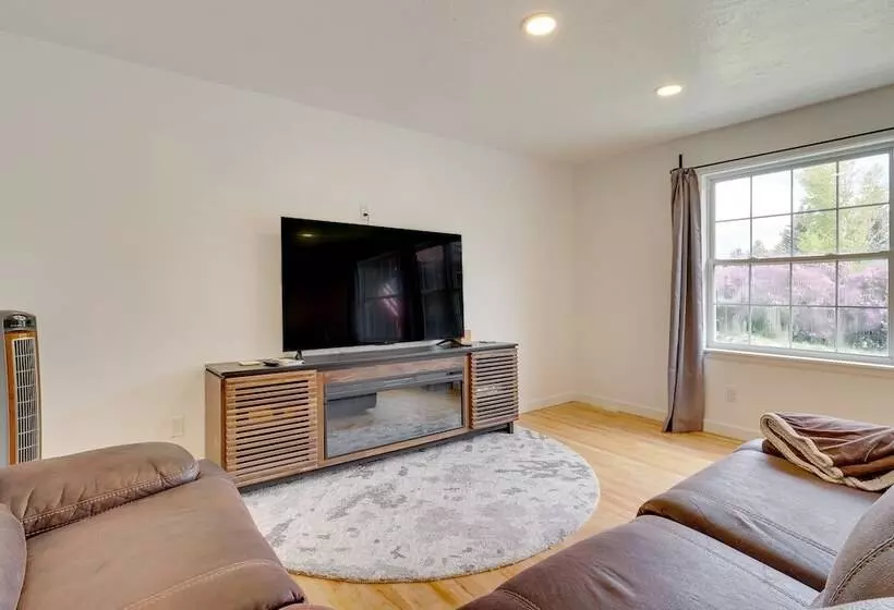 Rural Mountain View Home Near Hiking + Off Roading