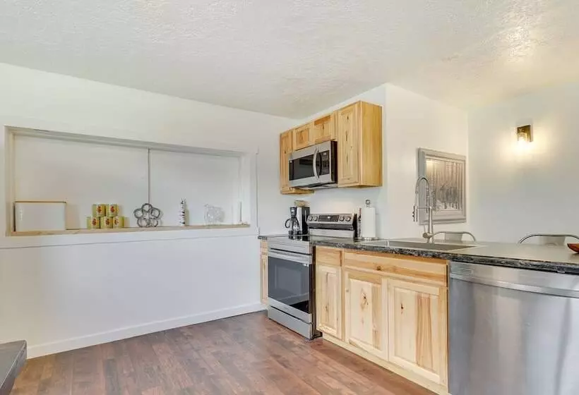 Rural Mountain View Home Near Hiking + Off Roading