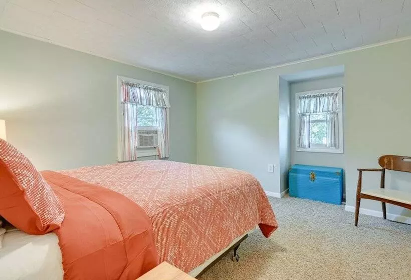 Saint Helen Lake House W/ Private Beach & Fire Pit