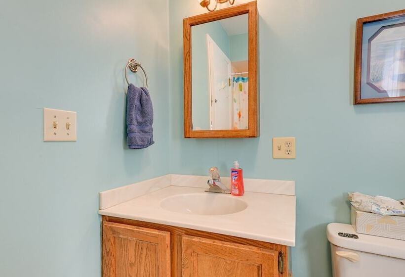 Saint Helen Lake House W/ Private Beach & Fire Pit