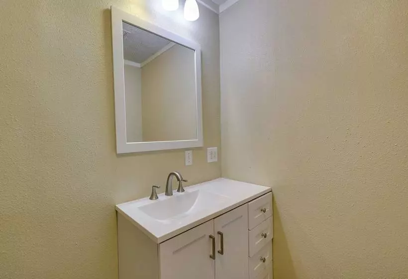 Southwest City Home W/ Fire Pit: 9 Mi To Grove!