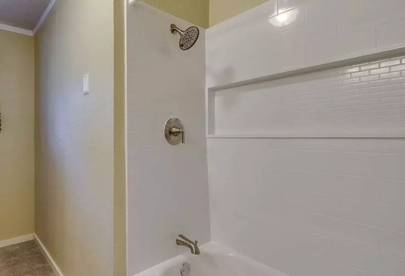 Southwest City Home W/ Fire Pit: 9 Mi To Grove!