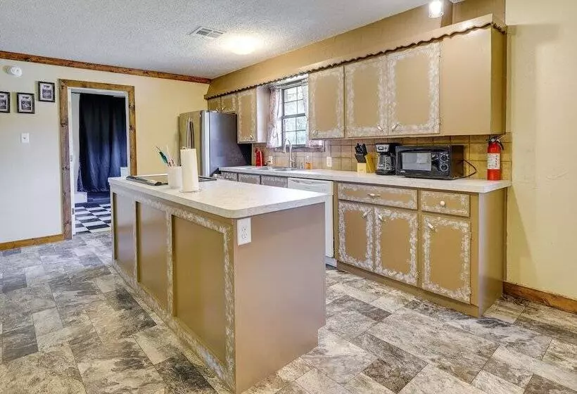 Southwest City Home W/ Fire Pit: 9 Mi To Grove!