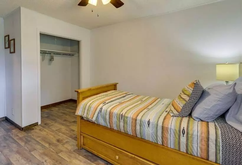 Southwest City Home W/ Fire Pit: 9 Mi To Grove!